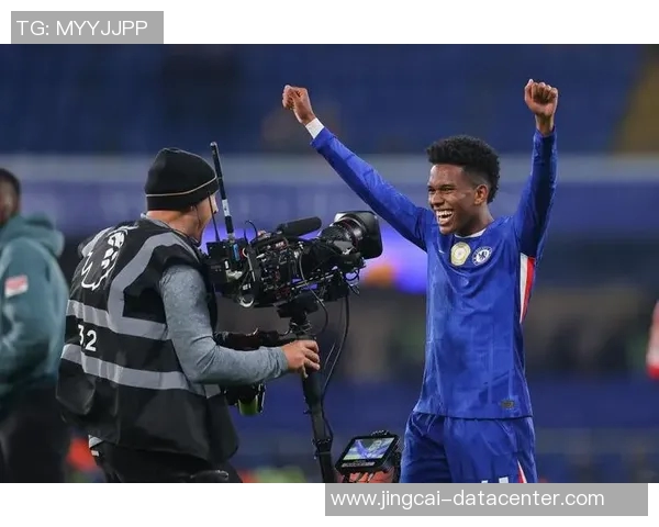 足总杯波尔图与切尔西战平神奇扑救引发争议判罚引发热议